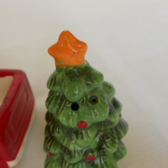 Christmas Tree & Red Truck Salt & Pepper Shakers Ceramic - Picture 10 of 10